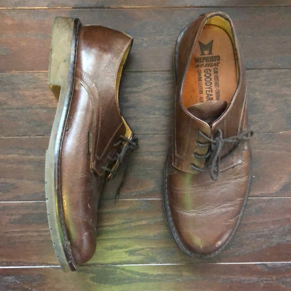 Men’s leather dress shoes